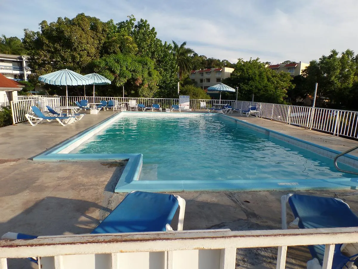 Montego Bay Club Beach Resort Apartment